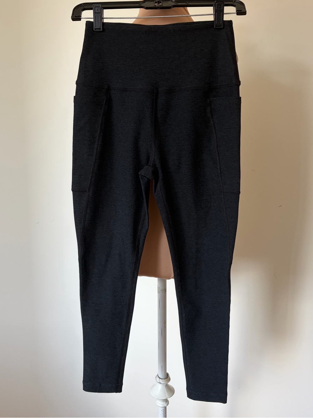 BEYOND YOGA Spacedye Out Of Pocket High Waisted Crop Darkest Night Leggings Sz M